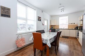 5 Bed House near Manchester