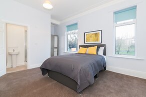 6 Bed House near Manchester