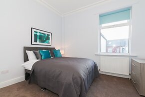 6 Bed House near Manchester