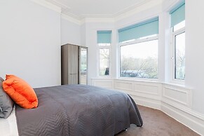 6 Bed House near Manchester