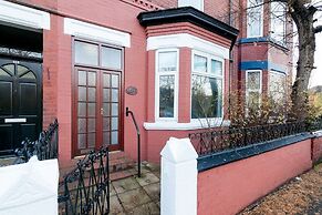 6 Bed House near Manchester