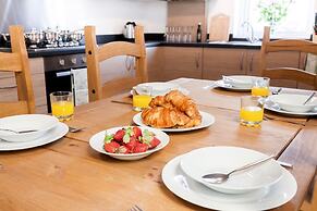 6 Bed House near Manchester