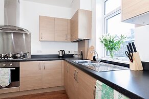 6 Bed House near Manchester