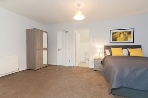 6 Bed House near Manchester