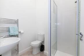 6 Bed House near Manchester