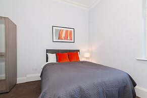 6 Bed House near Manchester