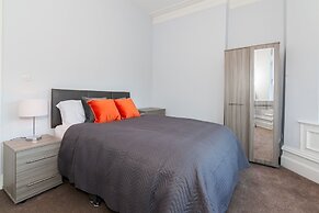 6 Bed House near Manchester