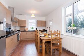 6 Bed House near Manchester