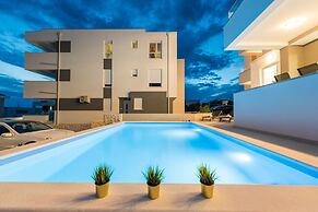 Pool Apartments Banta B