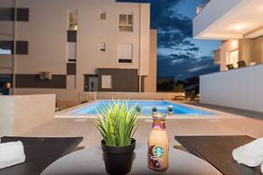 Pool Apartments Banta B