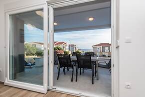 Pool Apartments Banta B