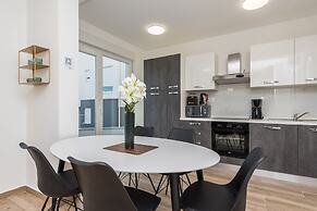 Pool Apartments Banta B