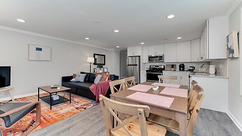 Beautiful 3br/3ba Colonial House by Cozysuites