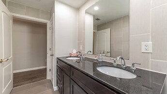 Beautiful 3br/3ba Colonial House by Cozysuites