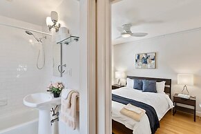 Beautiful 3br/3ba Colonial House by Cozysuites