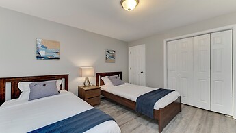 Beautiful 3br/3ba Colonial House by Cozysuites