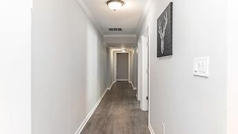 Beautiful 3br/3ba Colonial House by Cozysuites