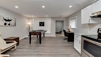 Beautiful 3br/3ba Colonial House by Cozysuites
