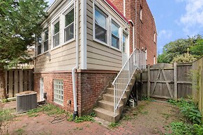 Beautiful 3br/3ba Colonial House by Cozysuites