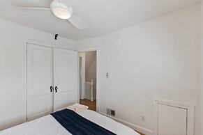 Beautiful 3br/3ba Colonial House by Cozysuites