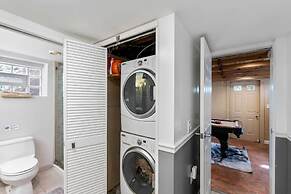 Beautiful 3br/3ba Colonial House by Cozysuites