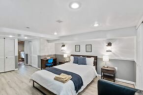 Beautiful 3br/3ba Colonial House by Cozysuites