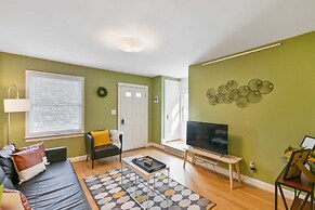 Beautiful 3br/3ba Colonial House by Cozysuites