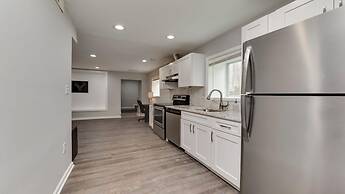 Beautiful 3br/3ba Colonial House by Cozysuites