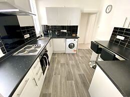 Spacious Two Bed Apartment in Poole