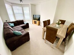 Spacious Two Bed Apartment in Poole