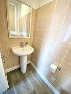 Spacious Two Bed Apartment in Poole