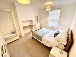 Spacious Two Bed Apartment in Poole