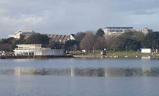 Spacious Two Bed Apartment in Poole