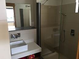 Immaculate Two Beds Luxury Marina Apartment