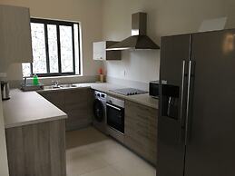 Immaculate Two Beds Luxury Marina Apartment