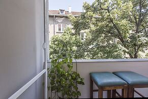 Colorful 2bdr Apartment in the City Center