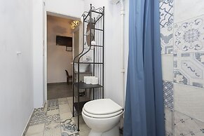 Colorful 2bdr Apartment in the City Center