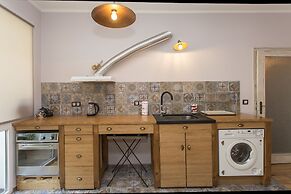 Colorful 2bdr Apartment in the City Center
