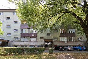 Bright 2bdr Apartment With a Balcony