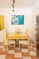 Bright 2bdr Apartment With a Balcony