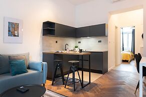 Modern and Design Apartment Near the Main Square