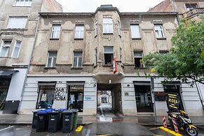 Modern and Design Apartment Near the Main Square