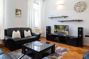 Bright and Spacious 2bdr Apartment in Heart of Zagreb