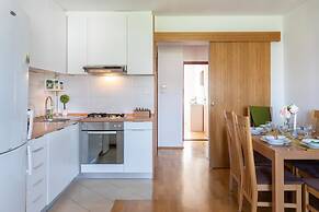 Spacious 2bdr Apartment With a Cute Balcony