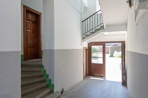 Spacious 2bdr Apartment With a Cute Balcony