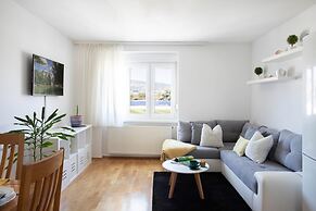 Spacious 2bdr Apartment With a Cute Balcony