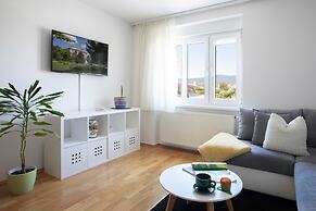 Spacious 2bdr Apartment With a Cute Balcony