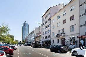 Spacious 2bdr Apartment With a Cute Balcony