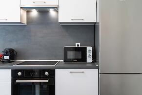 Sunny 2bdr Apartment With a Balcony