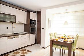 Bright 1bdr Apartment in the City Center